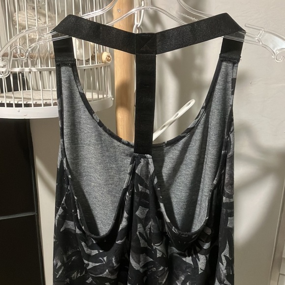 Patterned Tank Top - Picture 6 of 9